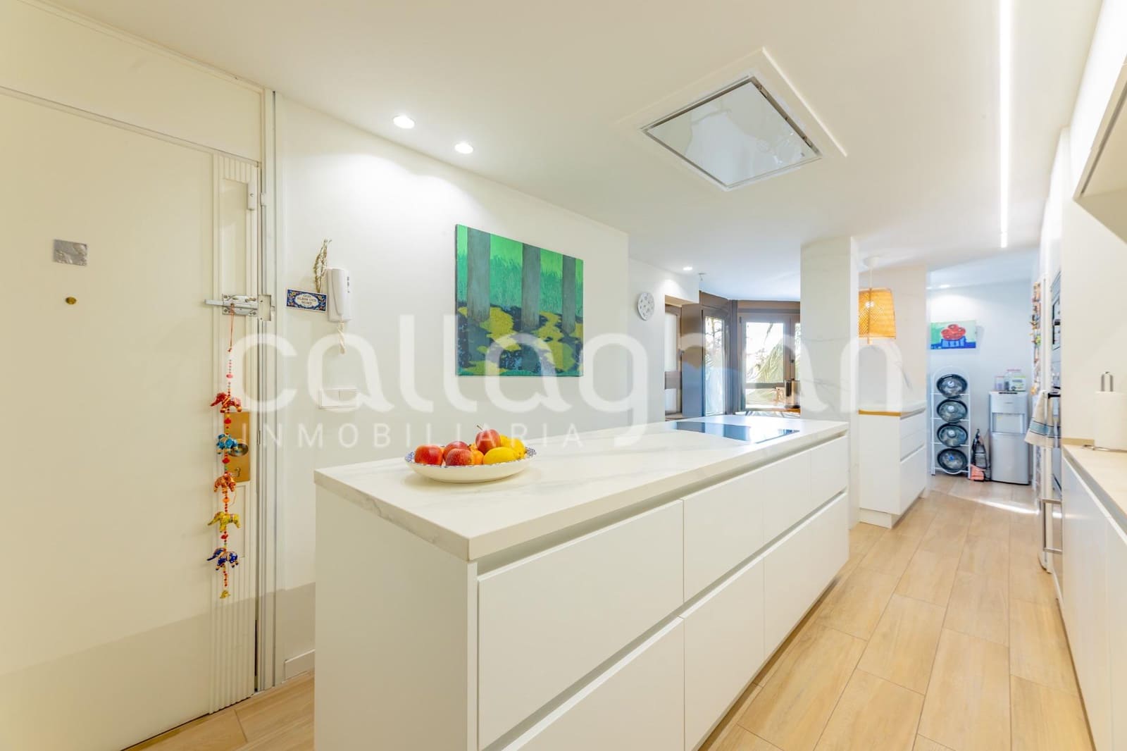 4 bedroom Flat for rent in Valencia city with garage - € 3,500 (Ref: 9735766)