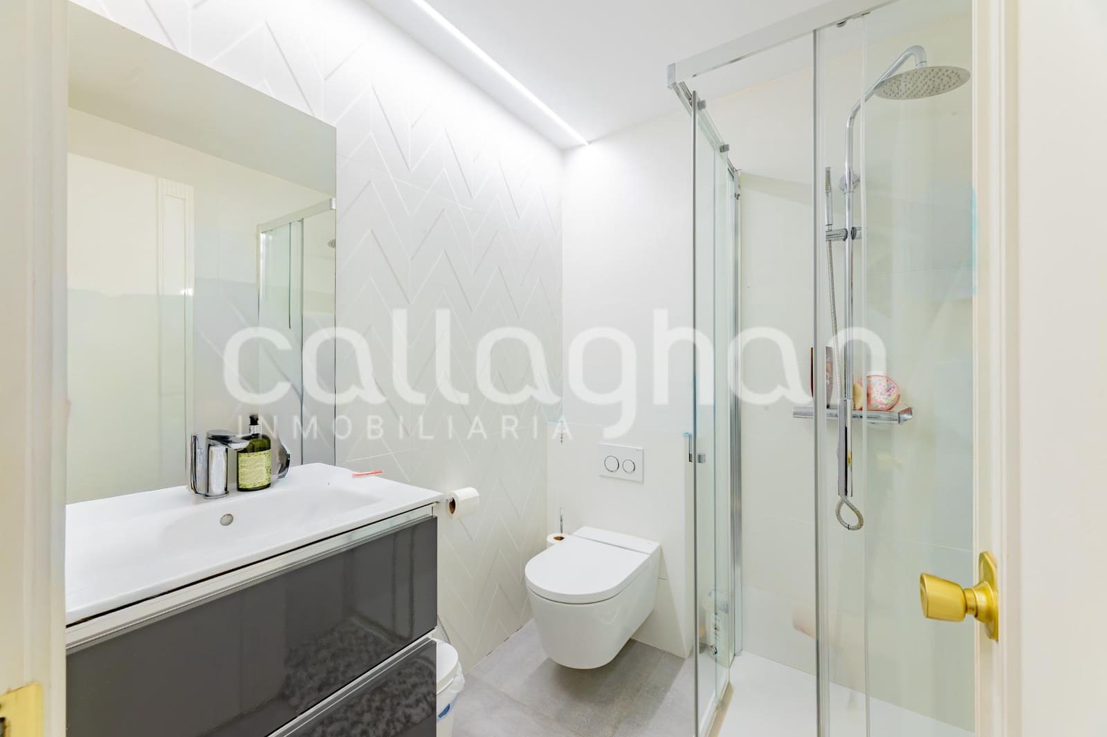 4 bedroom Flat for rent in Valencia city with garage - € 3,500 (Ref: 9735766)