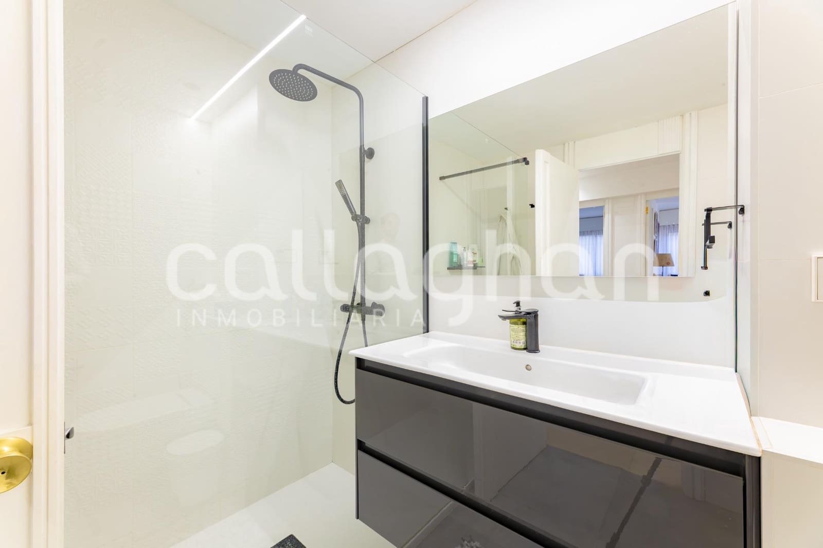 4 bedroom Flat for rent in Valencia city with garage - € 3,500 (Ref: 9735766)