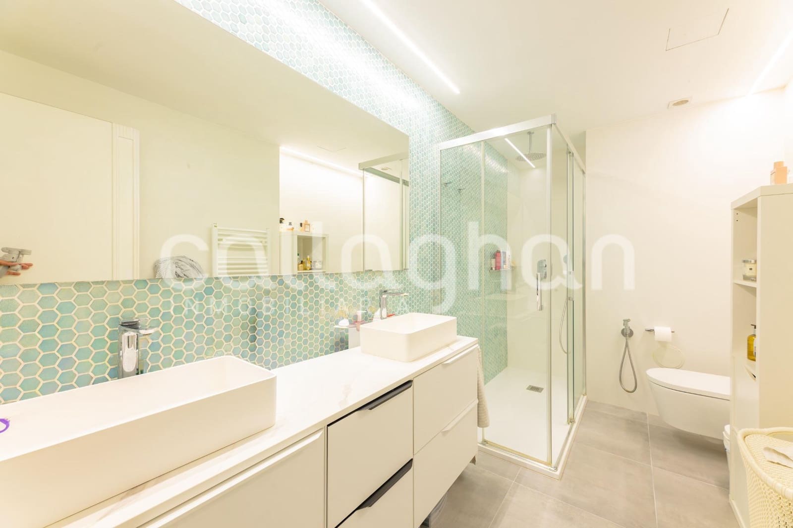 4 bedroom Flat for rent in Valencia city with garage - € 3,500 (Ref: 9735766)