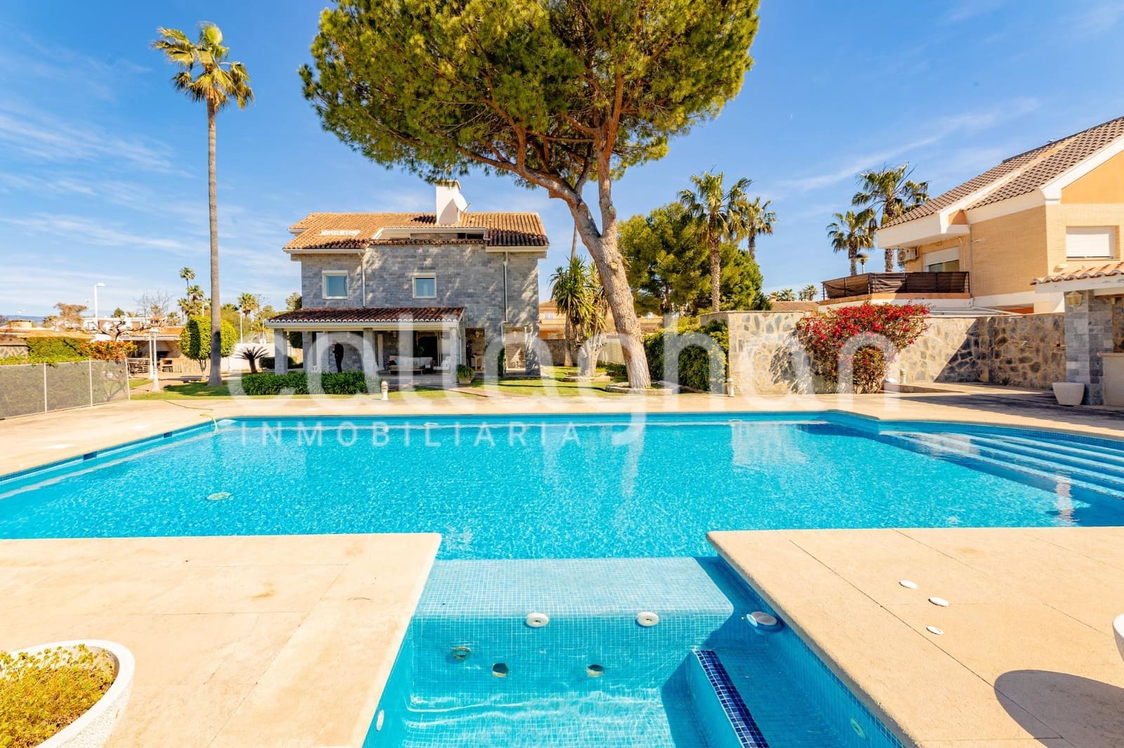 4 Zimmer Villa zu verkaufen in Almarda mit Pool Garage - 840.000 € (Ref: 9739007)