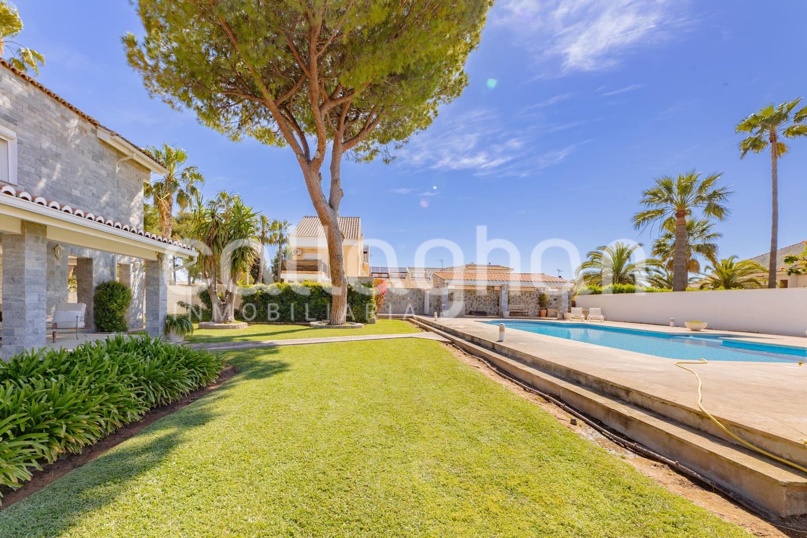 4 Zimmer Villa zu verkaufen in Almarda mit Pool Garage - 840.000 € (Ref: 9739007)