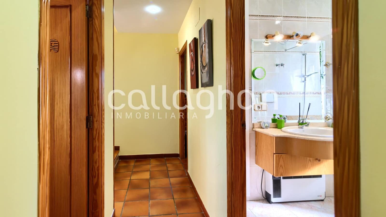 5 bedroom Villa for sale in La Canada with pool garage - € 550,000 (Ref: 9741881)