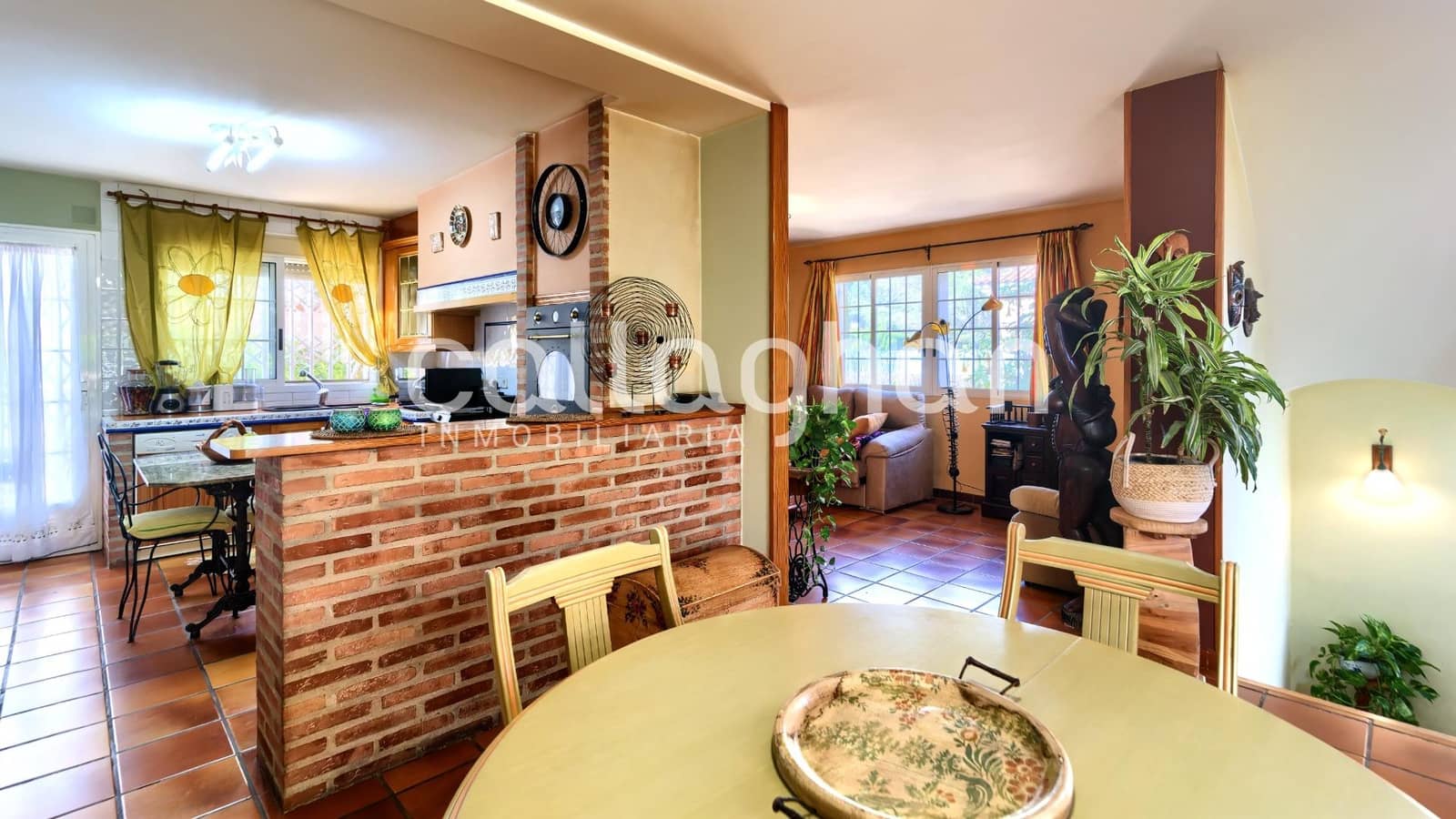 5 bedroom Villa for sale in La Canada with pool garage - € 550,000 (Ref: 9741881)