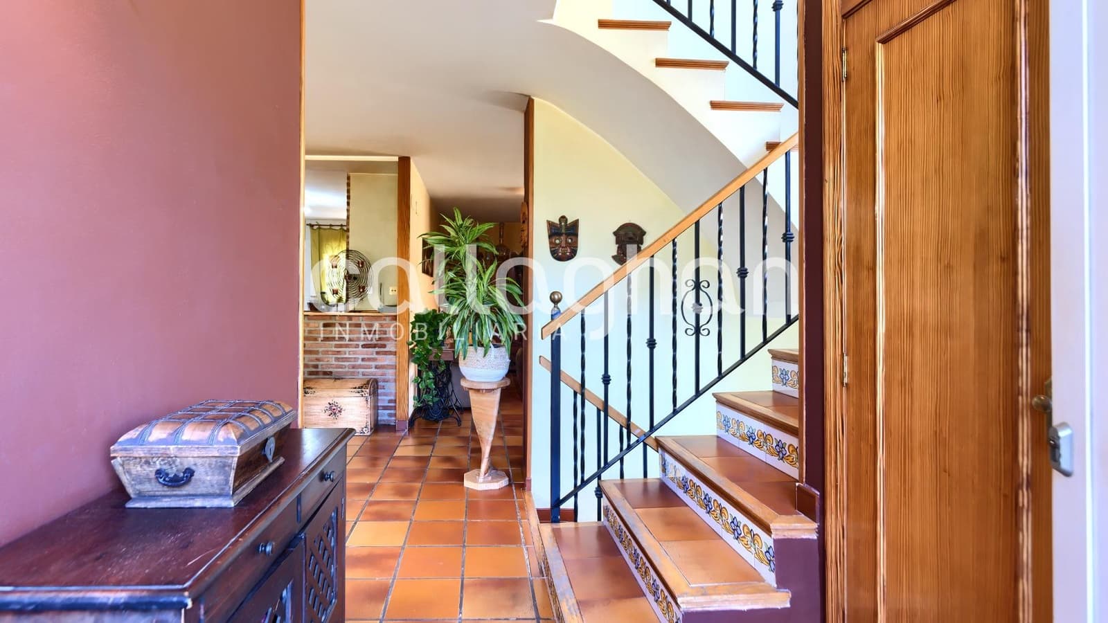 5 bedroom Villa for sale in La Canada with pool garage - € 550,000 (Ref: 9741881)