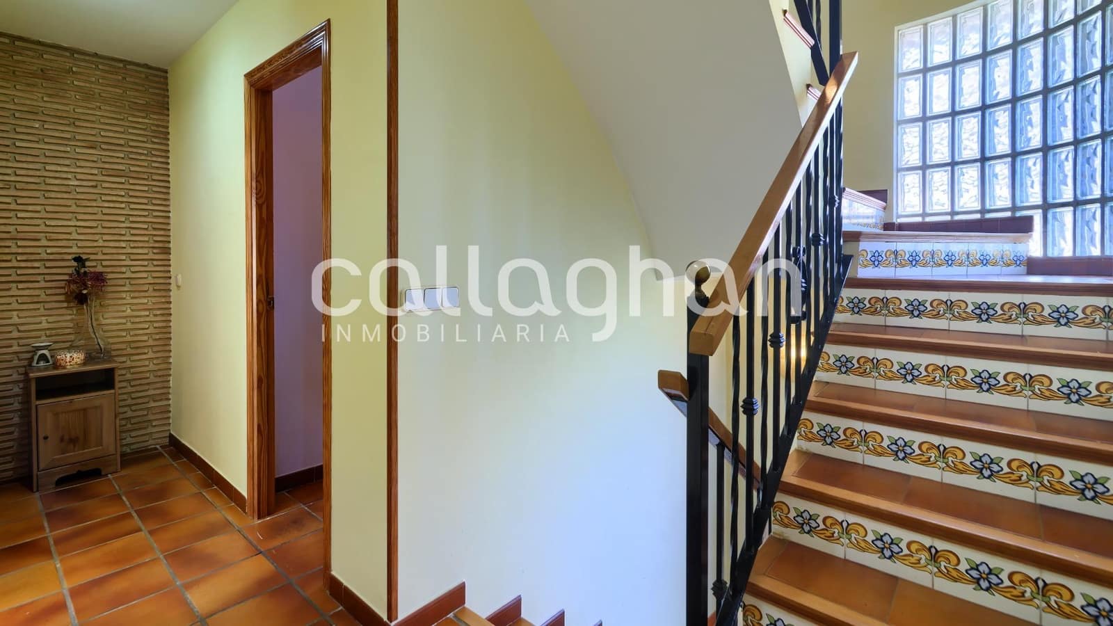 5 bedroom Villa for sale in La Canada with pool garage - € 550,000 (Ref: 9741881)