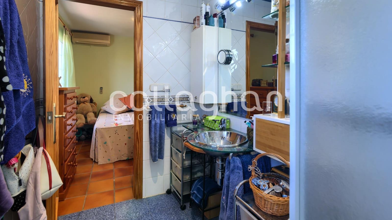 5 bedroom Villa for sale in La Canada with pool garage - € 550,000 (Ref: 9741881)