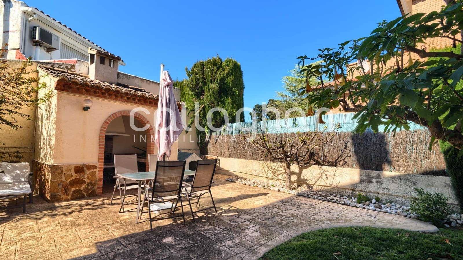 5 bedroom Villa for sale in La Canada with pool garage - € 550,000 (Ref: 9741881)