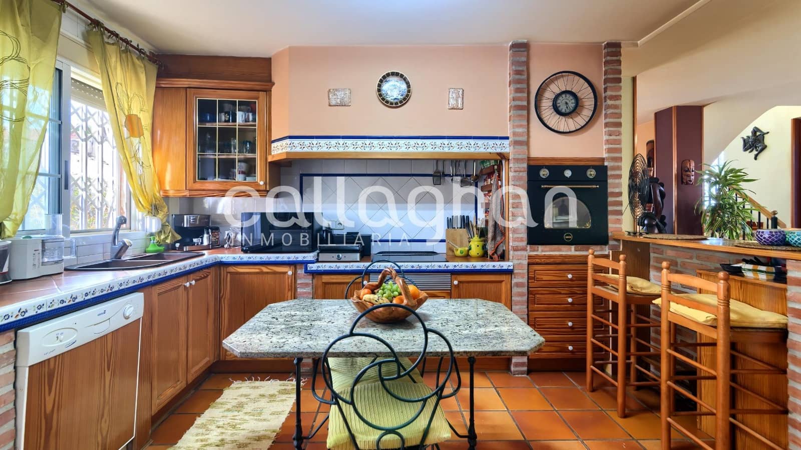 5 bedroom Villa for sale in La Canada with pool garage - € 550,000 (Ref: 9741881)