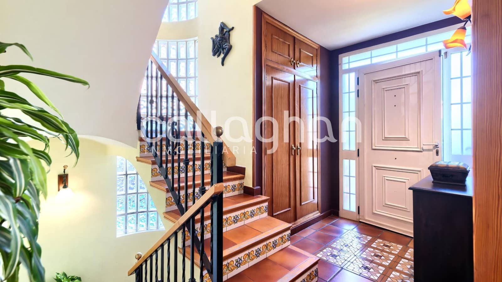 5 bedroom Villa for sale in La Canada with pool garage - € 550,000 (Ref: 9741881)