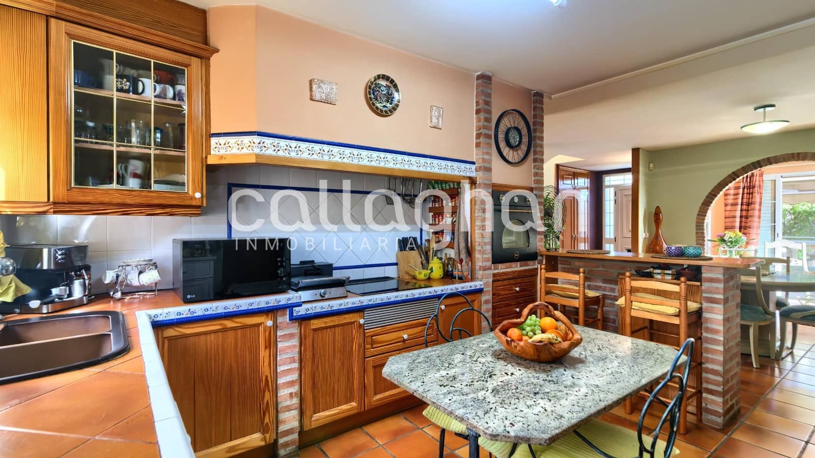 5 bedroom Villa for sale in La Canada with pool garage - € 550,000 (Ref: 9741881)