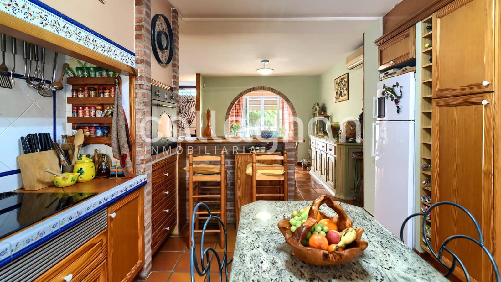 5 bedroom Villa for sale in La Canada with pool garage - € 550,000 (Ref: 9741881)