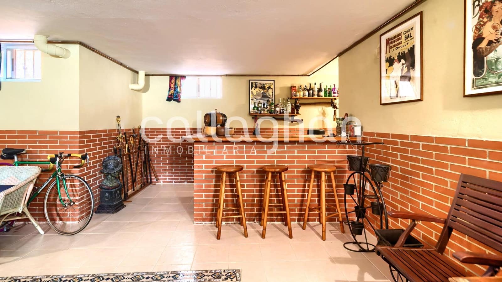 5 bedroom Villa for sale in La Canada with pool garage - € 550,000 (Ref: 9741881)