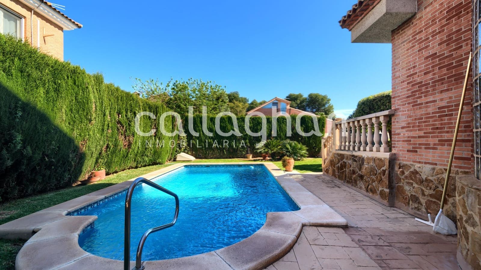 5 bedroom Villa for sale in La Canada with pool garage - € 550,000 (Ref: 9741881)