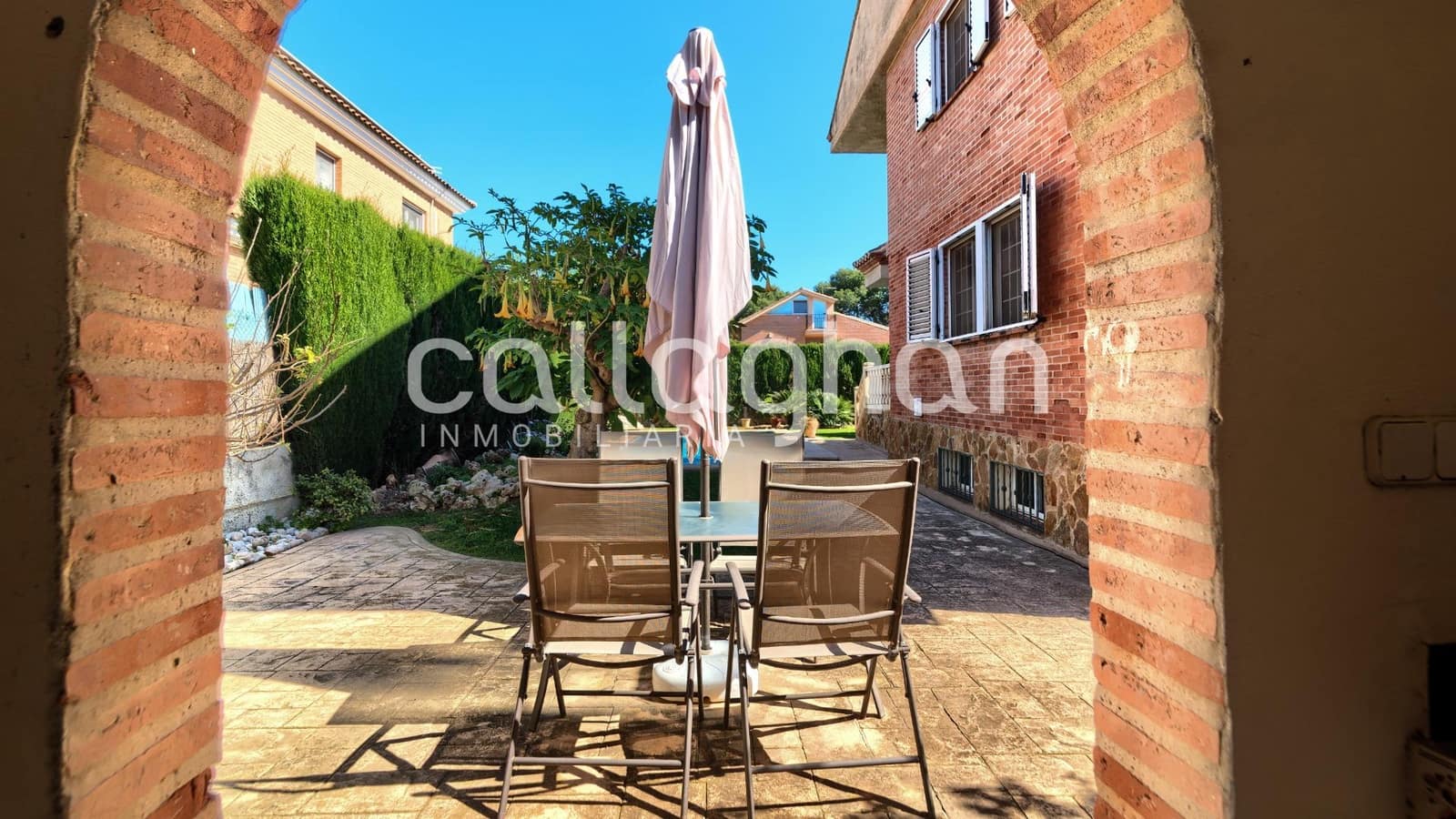 5 bedroom Villa for sale in La Canada with pool garage - € 550,000 (Ref: 9741881)