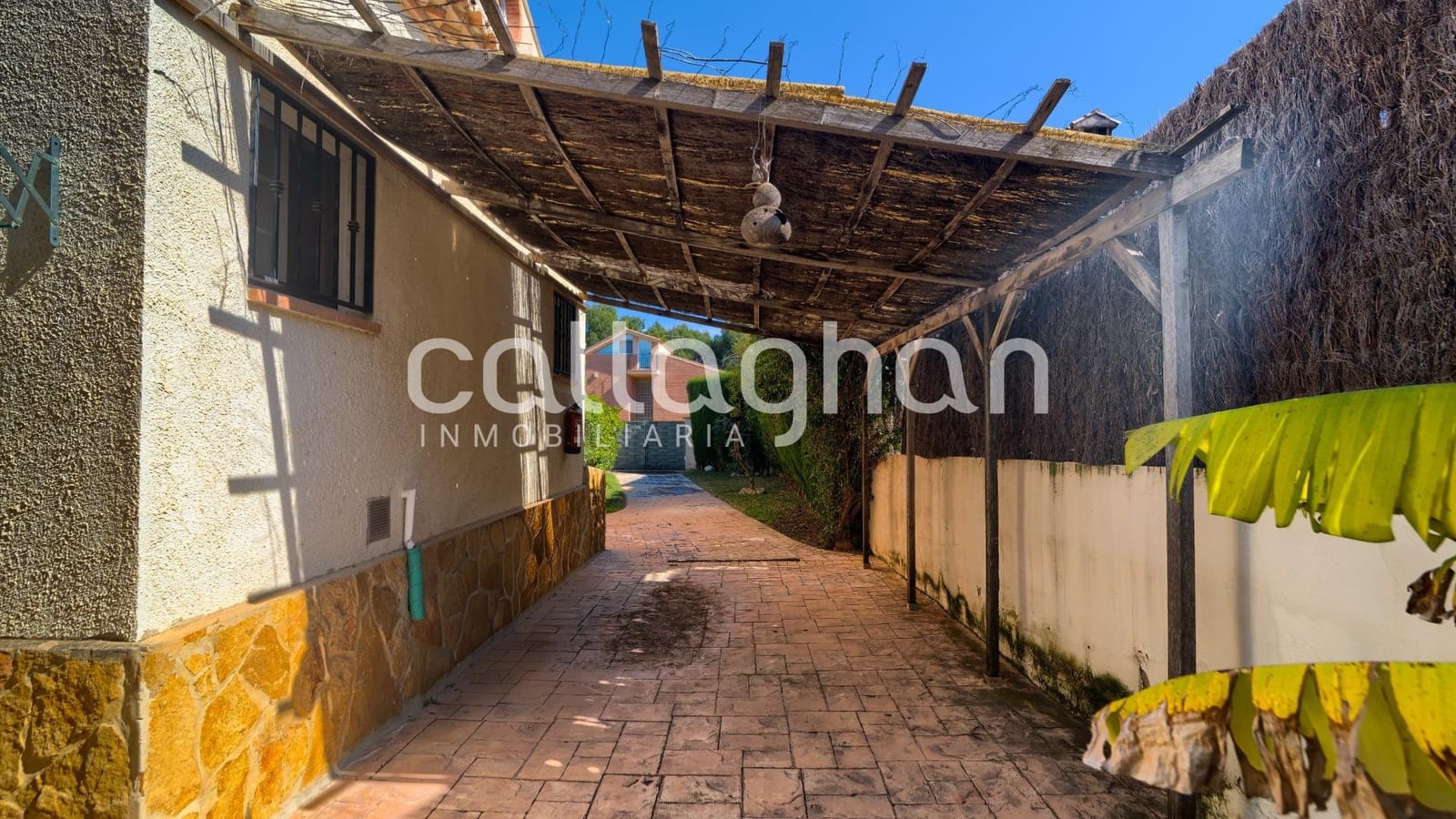 5 bedroom Villa for sale in La Canada with pool garage - € 550,000 (Ref: 9741881)