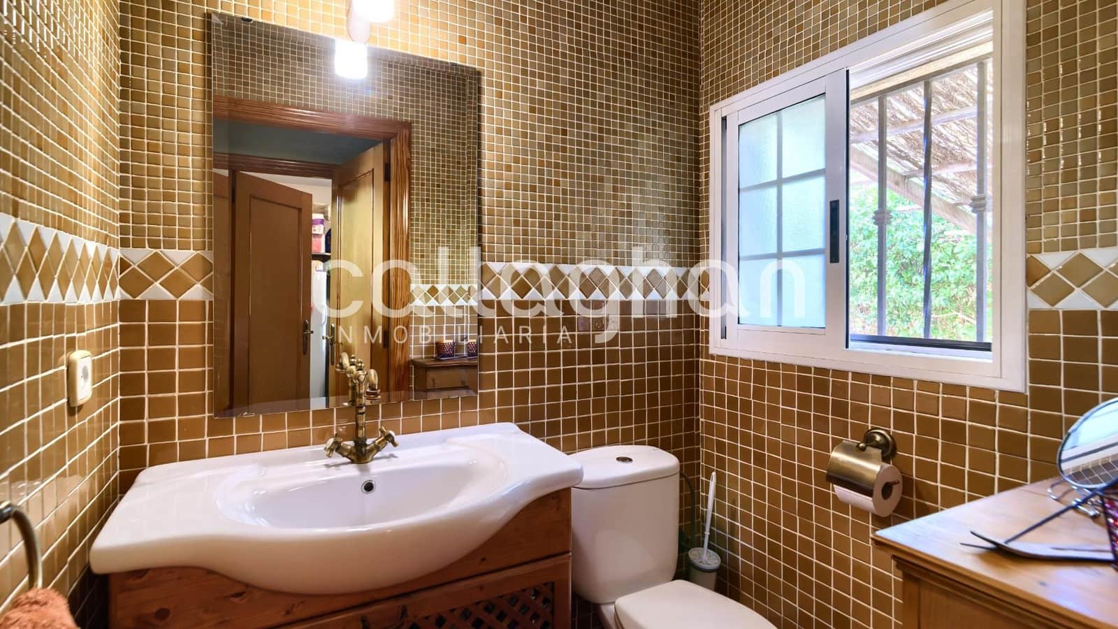 5 bedroom Villa for sale in La Canada with pool garage - € 550,000 (Ref: 9741881)