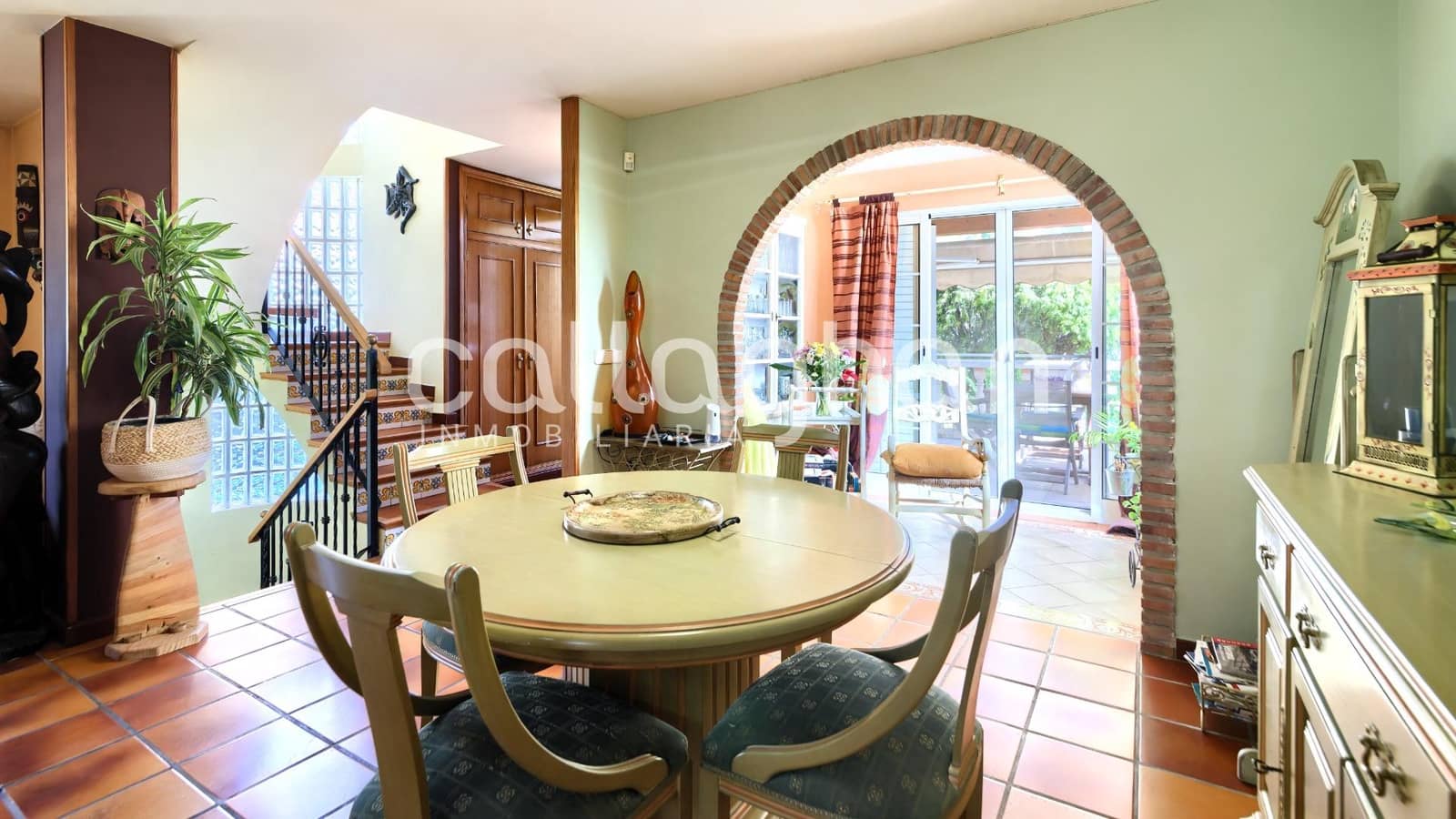 5 bedroom Villa for sale in La Canada with pool garage - € 550,000 (Ref: 9741881)