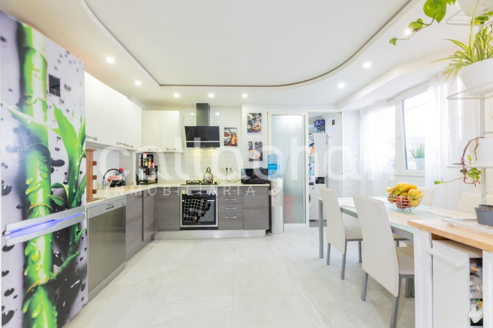 3 bedroom Flat for sale in Valencia city with garage - € 425,000 (Ref: 9773274)