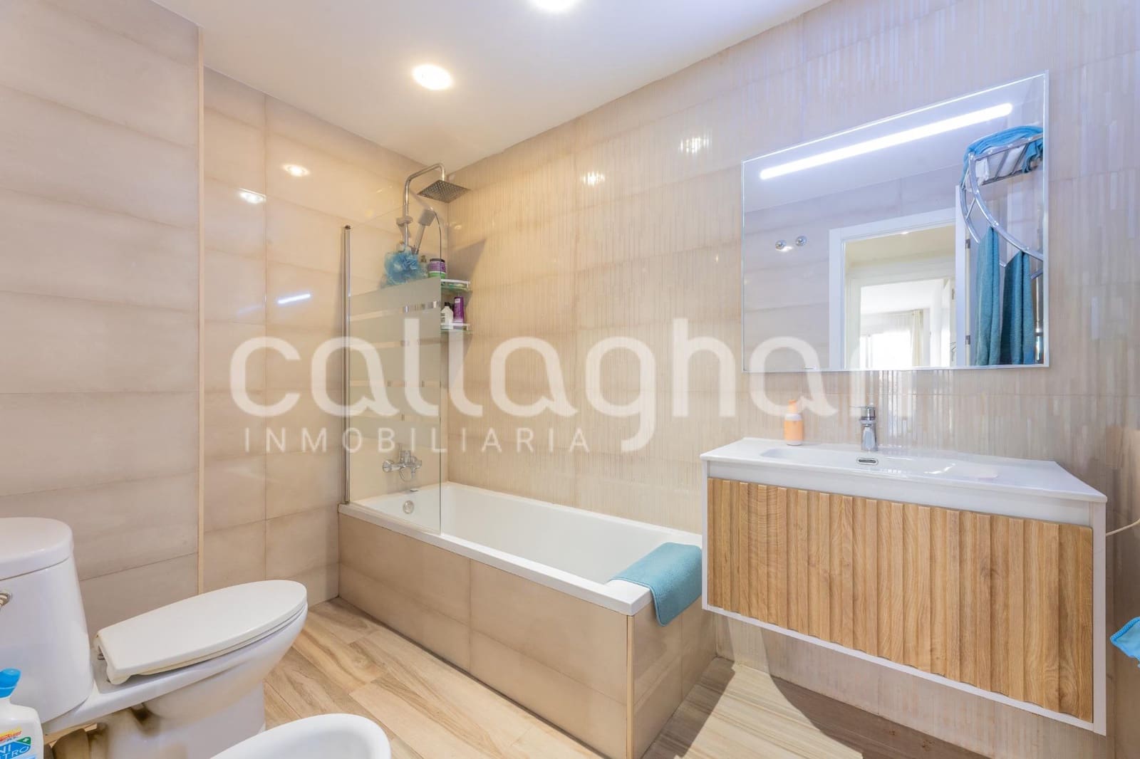 3 bedroom Flat for sale in Valencia city with garage - € 425,000 (Ref: 9773274)