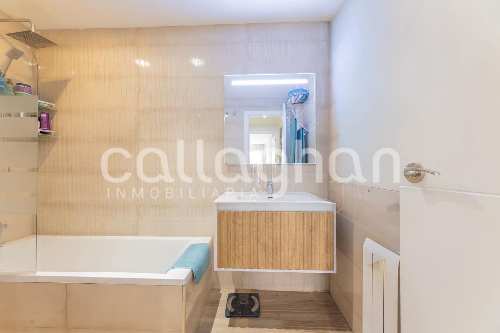 3 bedroom Flat for sale in Valencia city with garage - € 425,000 (Ref: 9773274)