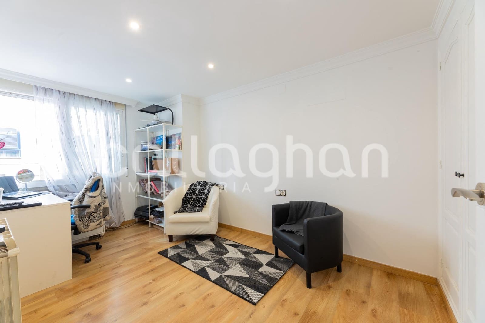 3 bedroom Flat for sale in Valencia city with garage - € 425,000 (Ref: 9773274)