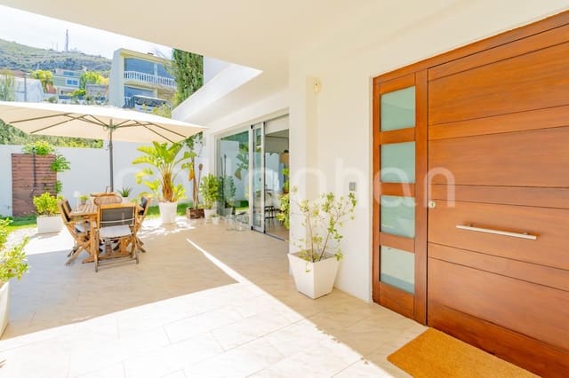 5 slaapkamer Villa te koop in Chiva met garage - € 890.000 (Ref: 9794869)