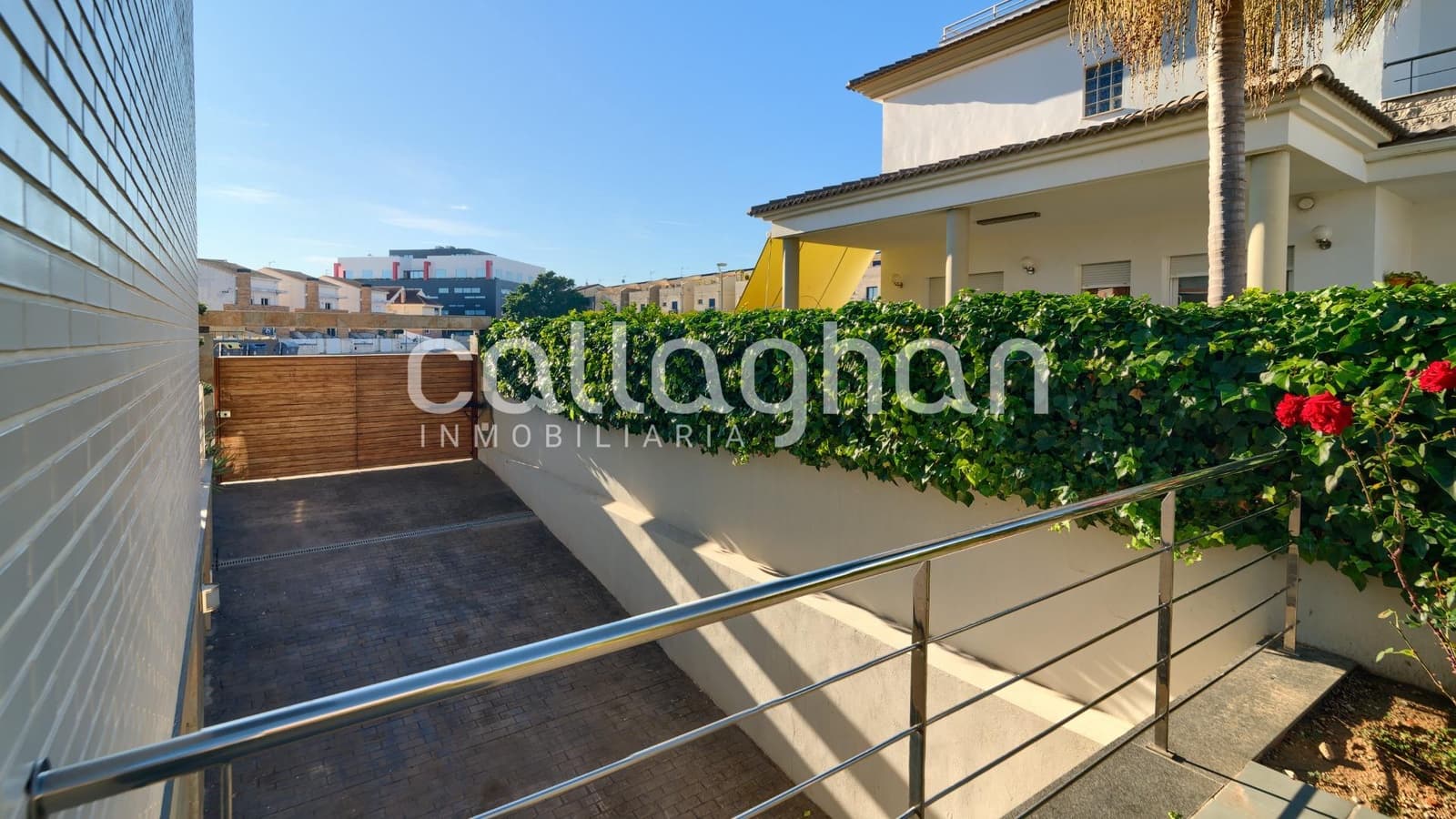 4 bedroom Villa for sale in Gandia with pool garage - € 750,000 (Ref: 9799455)