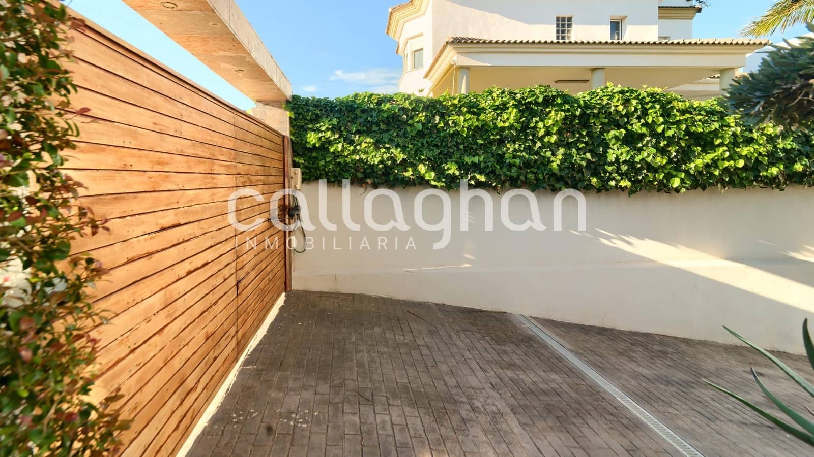 4 bedroom Villa for sale in Gandia with pool garage - € 750,000 (Ref: 9799455)