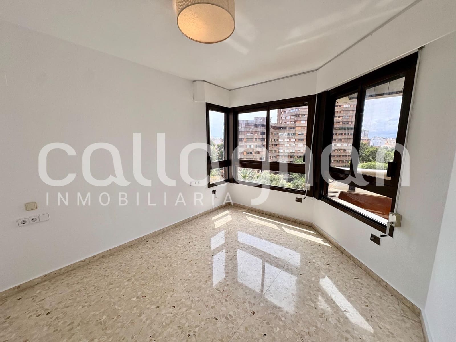 4 Zimmer Wohnung zu vermieten in Valencia Stadt mit Garage - 2.300 € (Ref: 9808168)