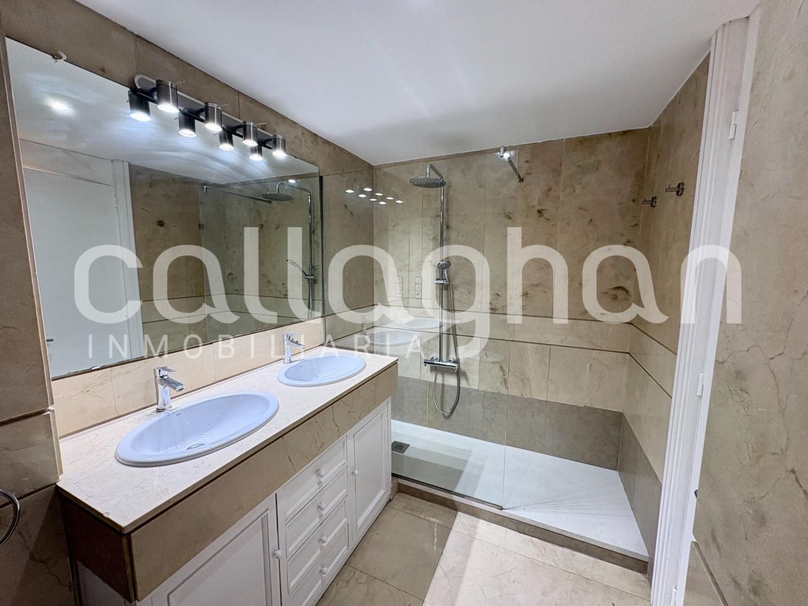 4 Zimmer Wohnung zu vermieten in Valencia Stadt mit Garage - 2.300 € (Ref: 9808168)