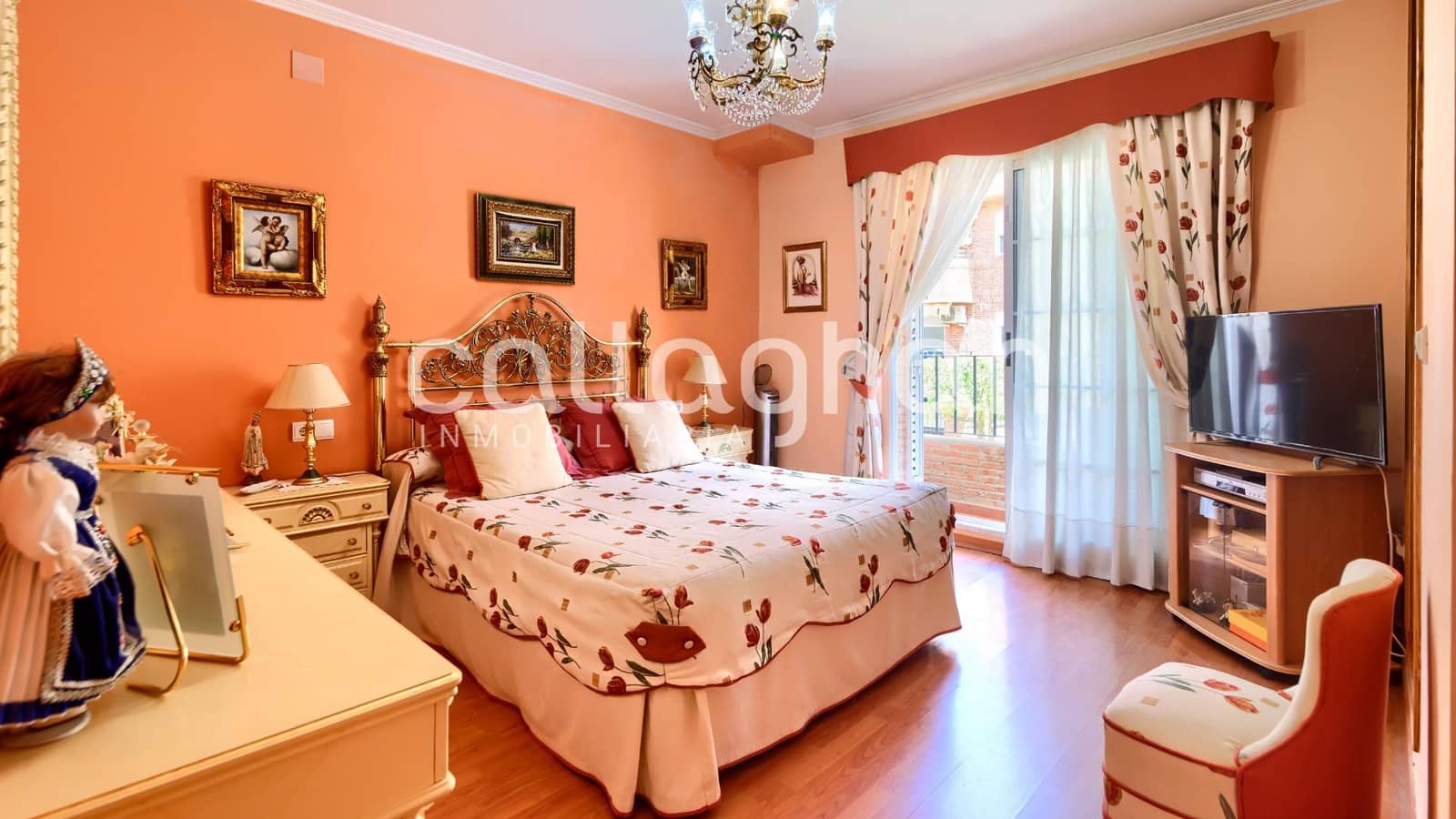 Adosado de 4 habitaciones en Sedaví en venta con garaje - 498.500 € (Ref: 9825437)