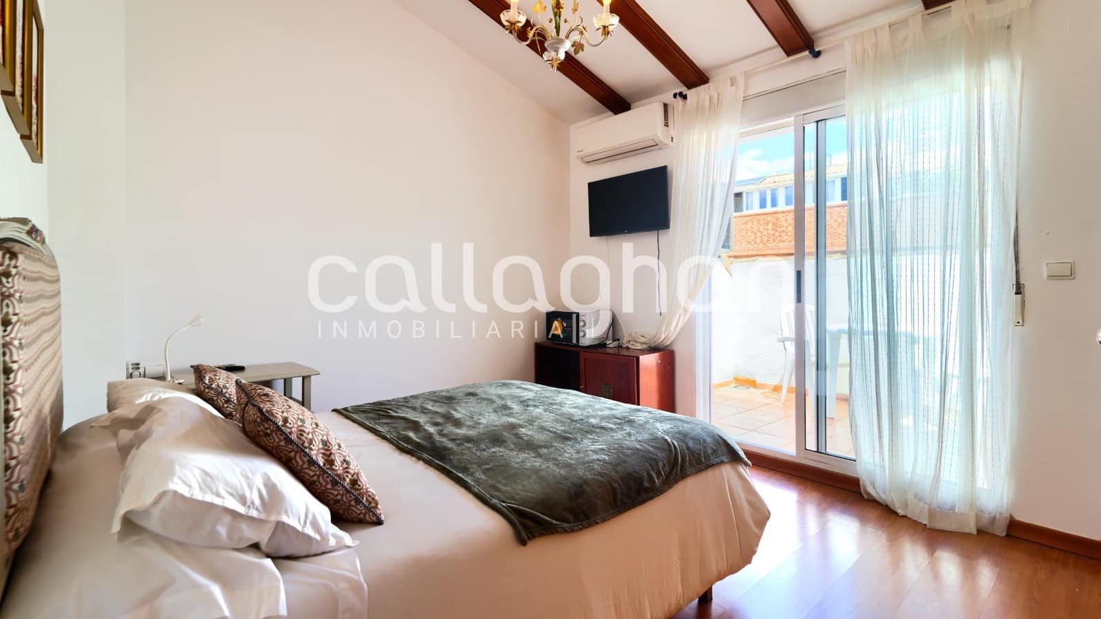 Adosado de 4 habitaciones en Sedaví en venta con garaje - 498.500 € (Ref: 9825437)