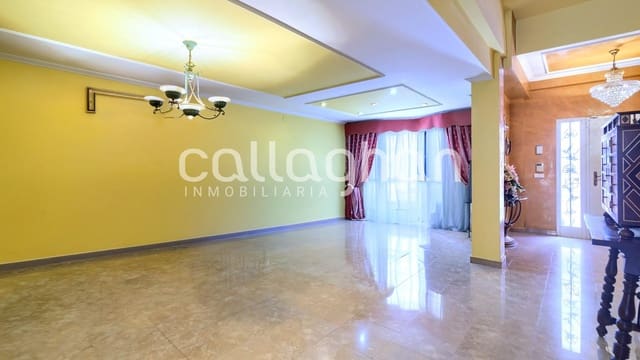 Adosado de 4 habitaciones en Sedaví en venta con garaje - 498.500 € (Ref: 9825437)