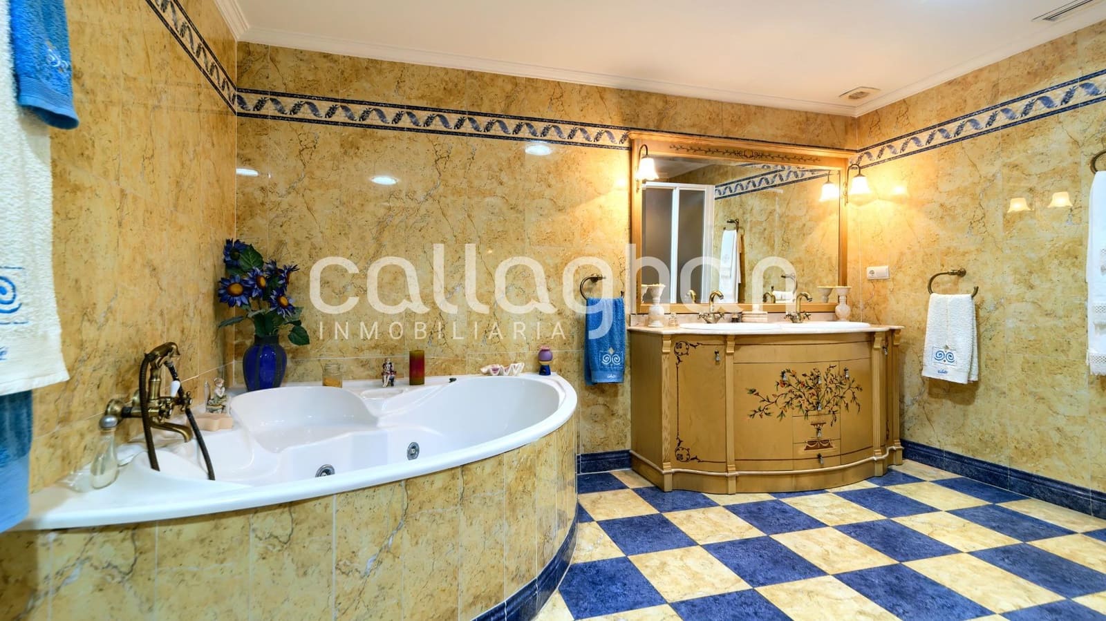 Adosado de 4 habitaciones en Sedaví en venta con garaje - 498.500 € (Ref: 9825437)