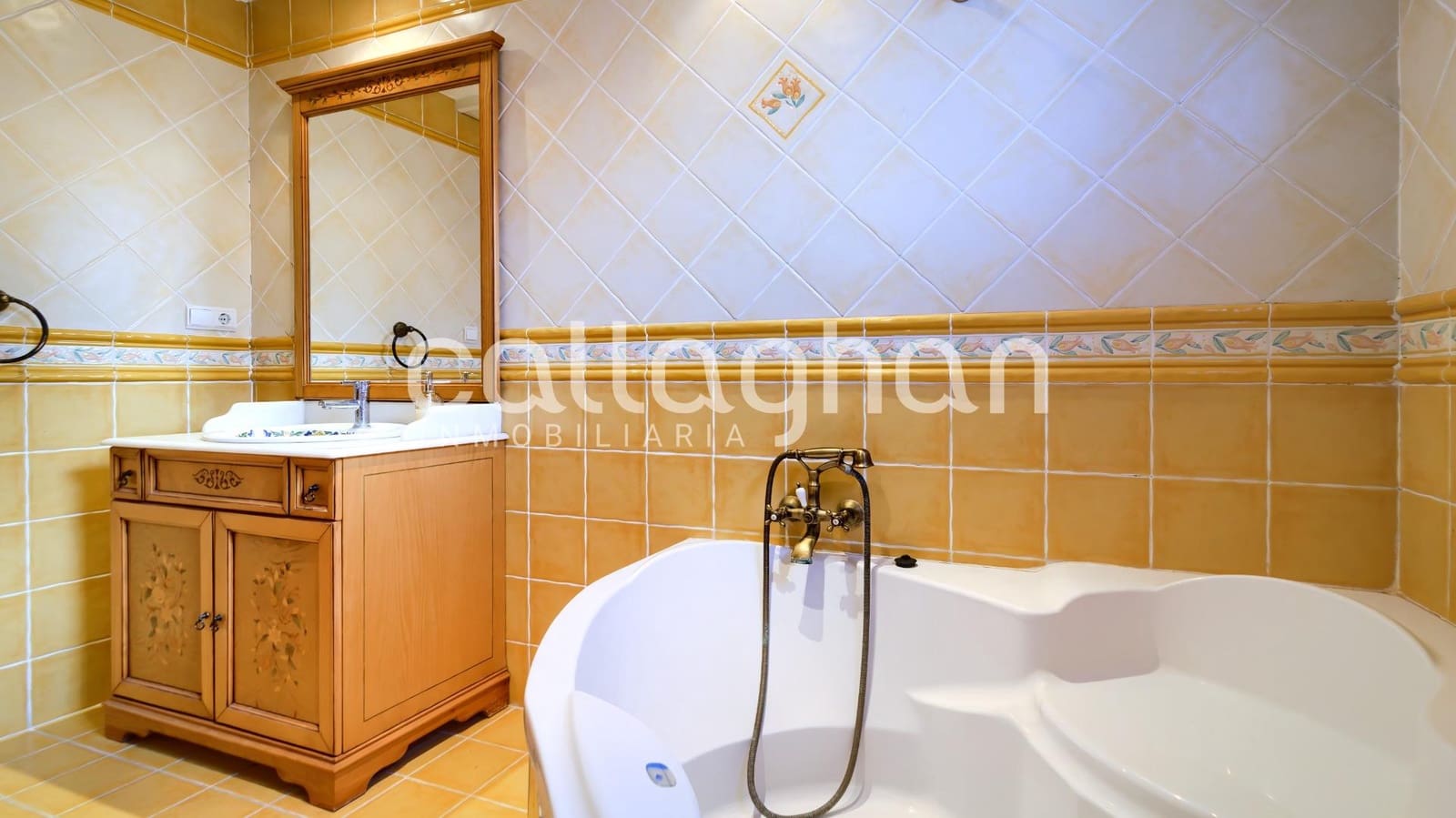 Adosado de 4 habitaciones en Sedaví en venta con garaje - 498.500 € (Ref: 9825437)