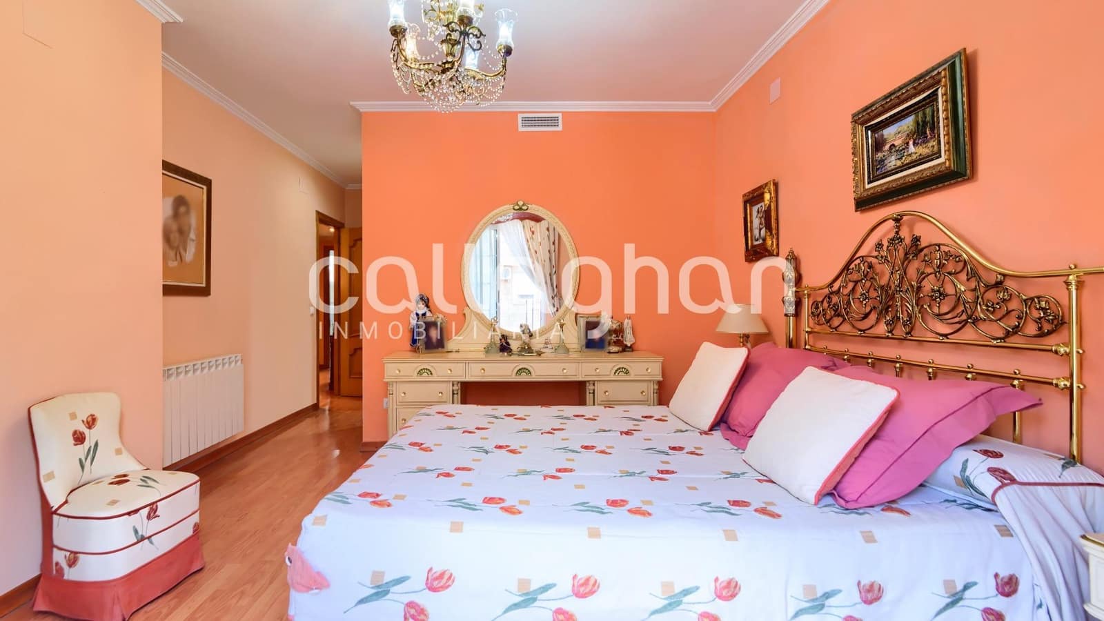 Adosado de 4 habitaciones en Sedaví en venta con garaje - 498.500 € (Ref: 9825437)