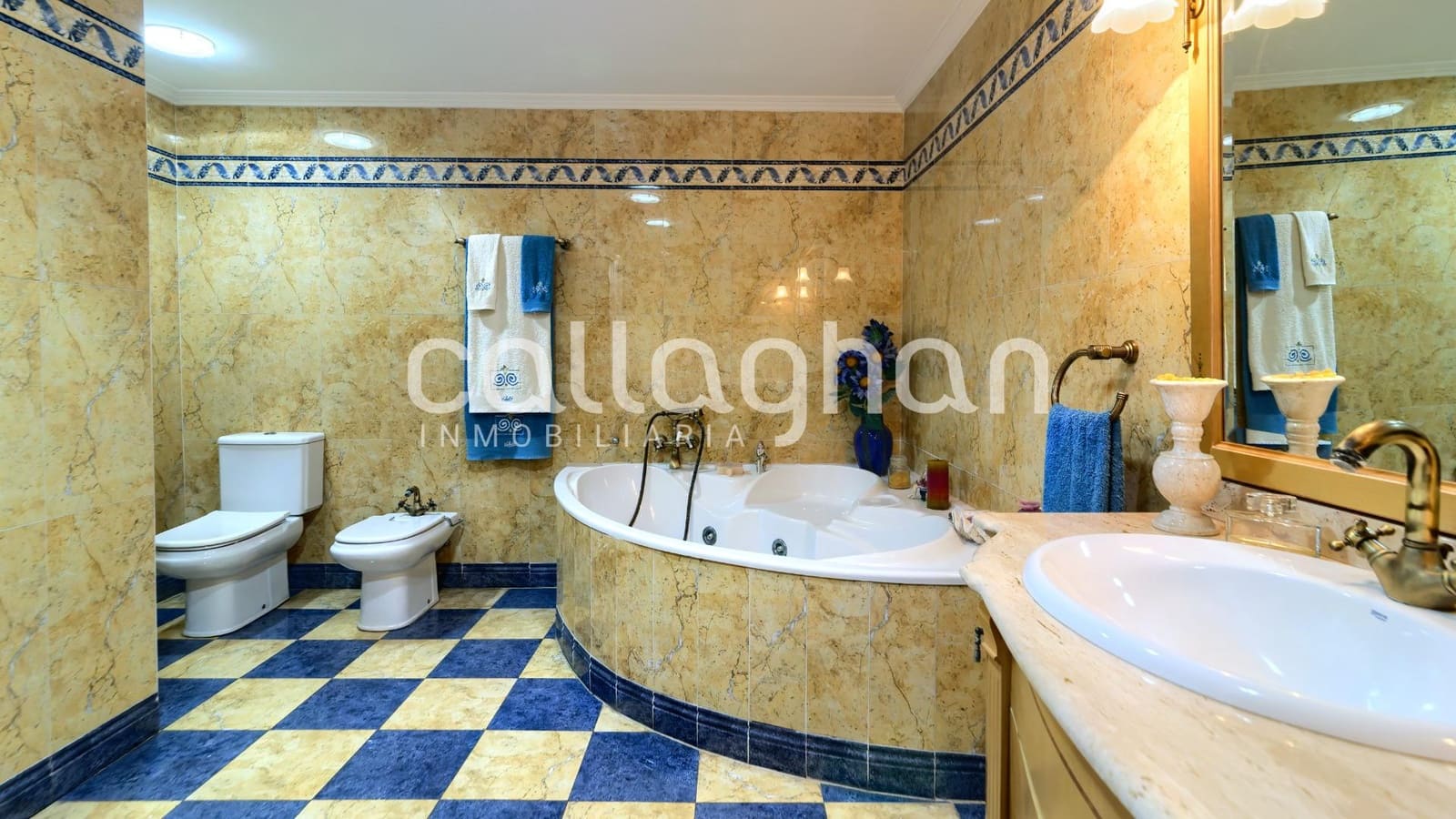 Adosado de 4 habitaciones en Sedaví en venta con garaje - 498.500 € (Ref: 9825437)