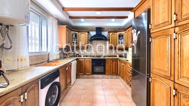 Adosado de 4 habitaciones en Sedaví en venta con garaje - 498.500 € (Ref: 9825437)