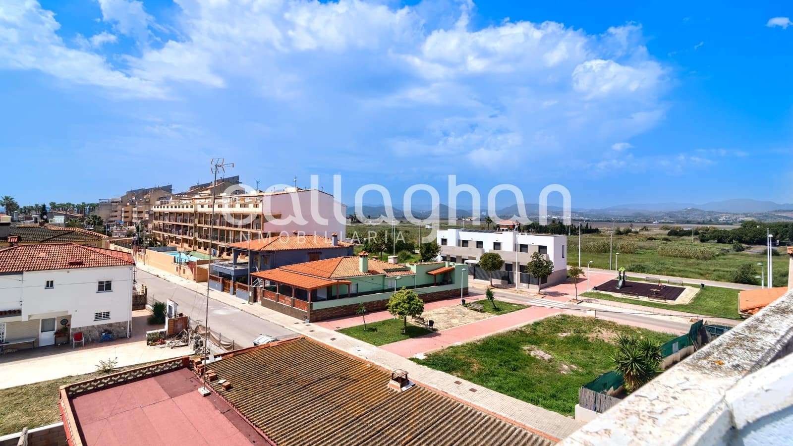 Pareado de 3 habitaciones en Chilches en venta - 304.000 € (Ref: 9825439)