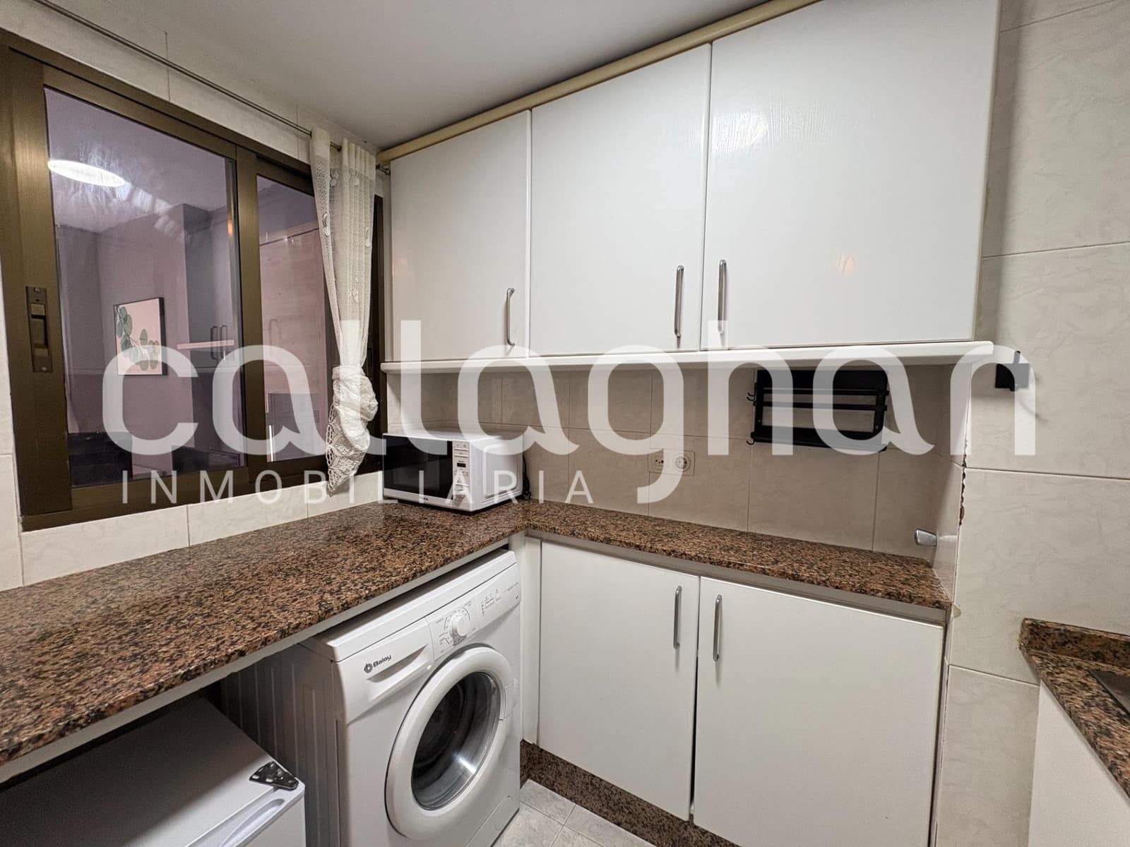 1 slaapkamer Flat te huur in Valencia stad met garage - € 1.200 (Ref: 9831717)