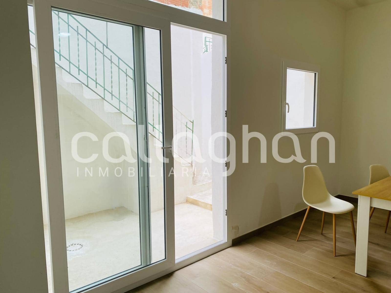 5 bedroom Apartment for sale in Burjassot - € 375,000 (Ref: 9833896)