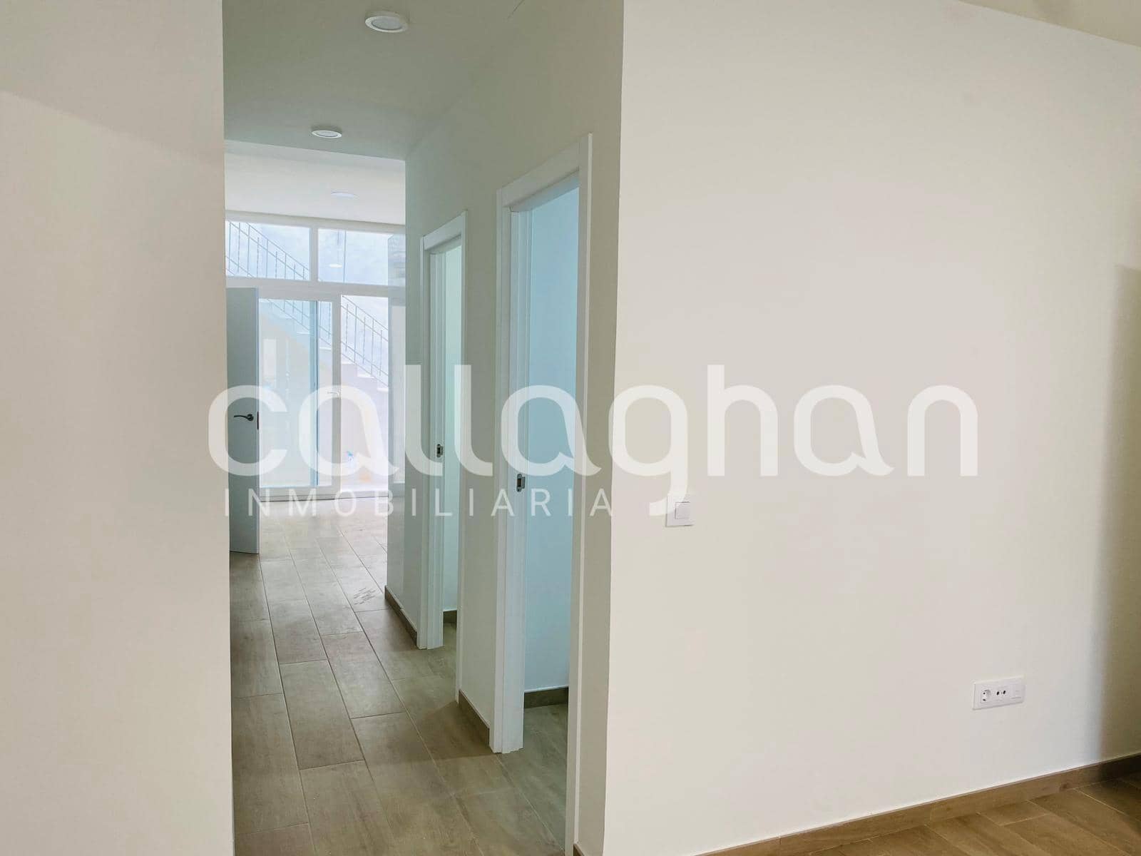 5 bedroom Apartment for sale in Burjassot - € 375,000 (Ref: 9833896)