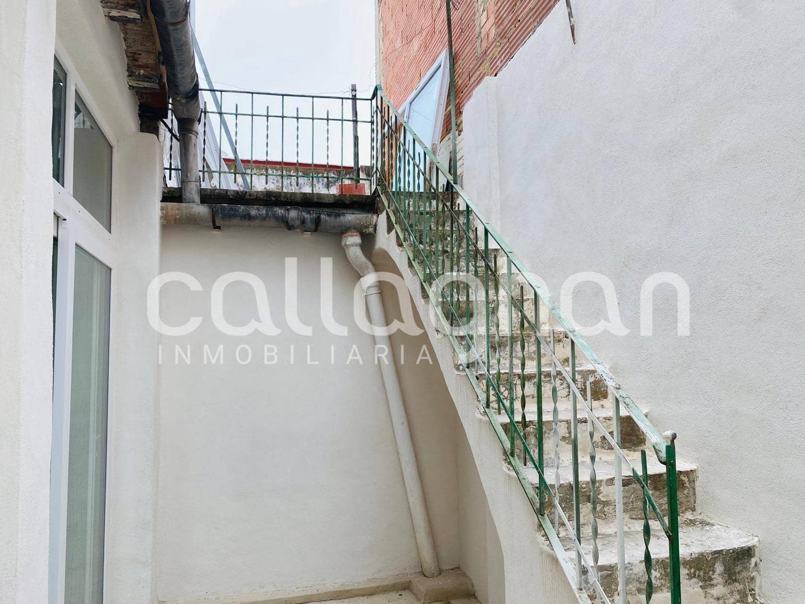5 bedroom Apartment for sale in Burjassot - € 375,000 (Ref: 9833896)