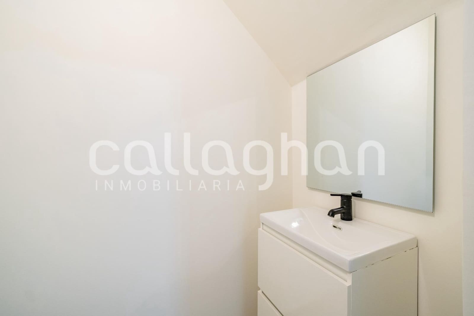 4 bedroom Apartment for sale in Burjassot - € 389,000 (Ref: 9833896)
