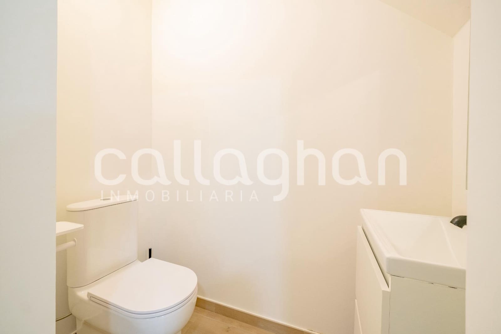 4 bedroom Apartment for sale in Burjassot - € 389,000 (Ref: 9833896)