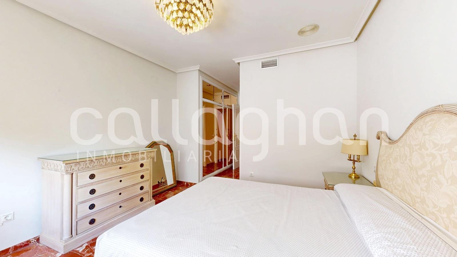 Piso de 4 habitaciones en València ciudad en venta con garaje - 830.000 € (Ref: 9836557)