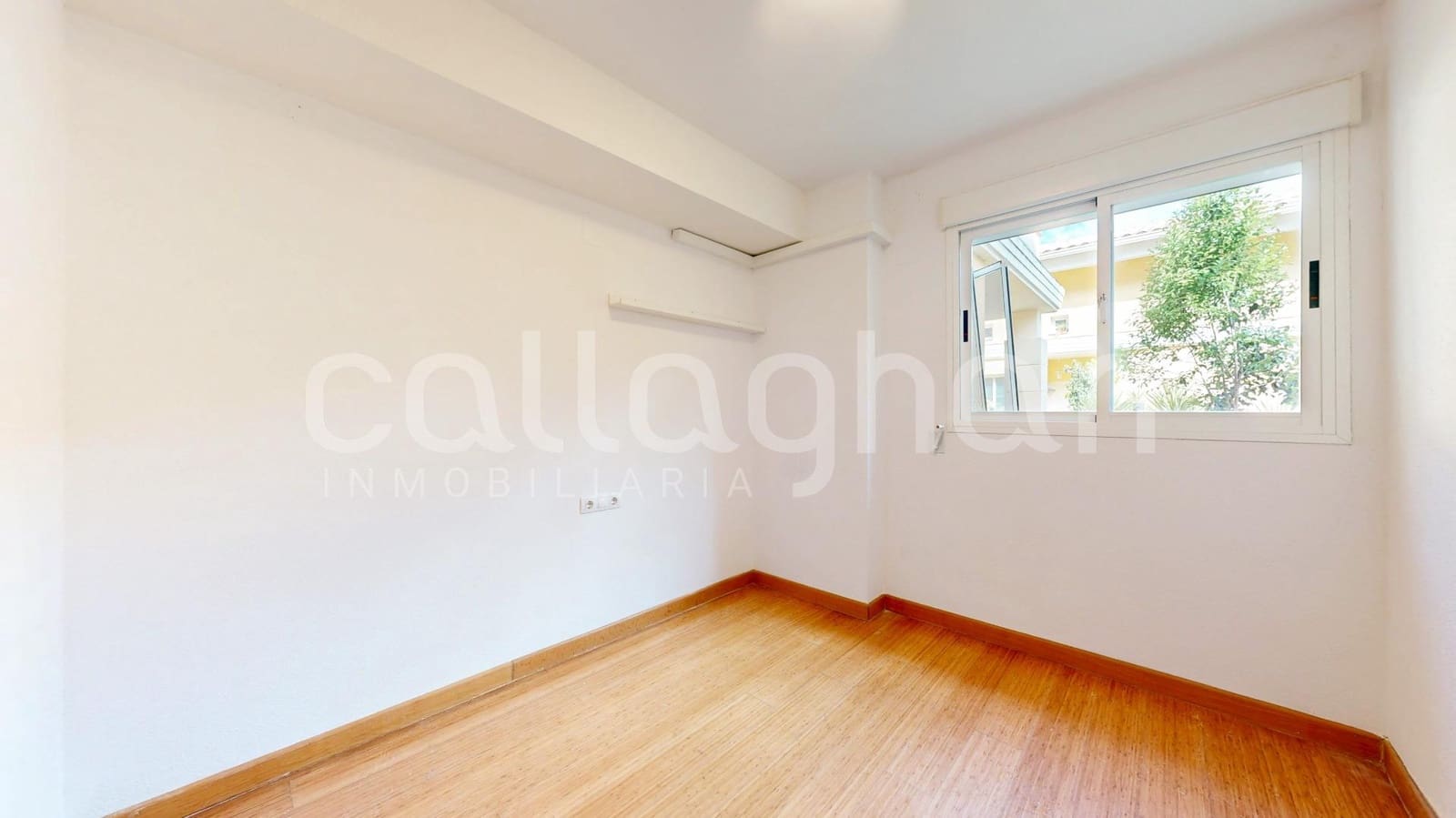 2 bedroom Flat for sale in Chiva with pool garage - € 249,000 (Ref: 9839511)