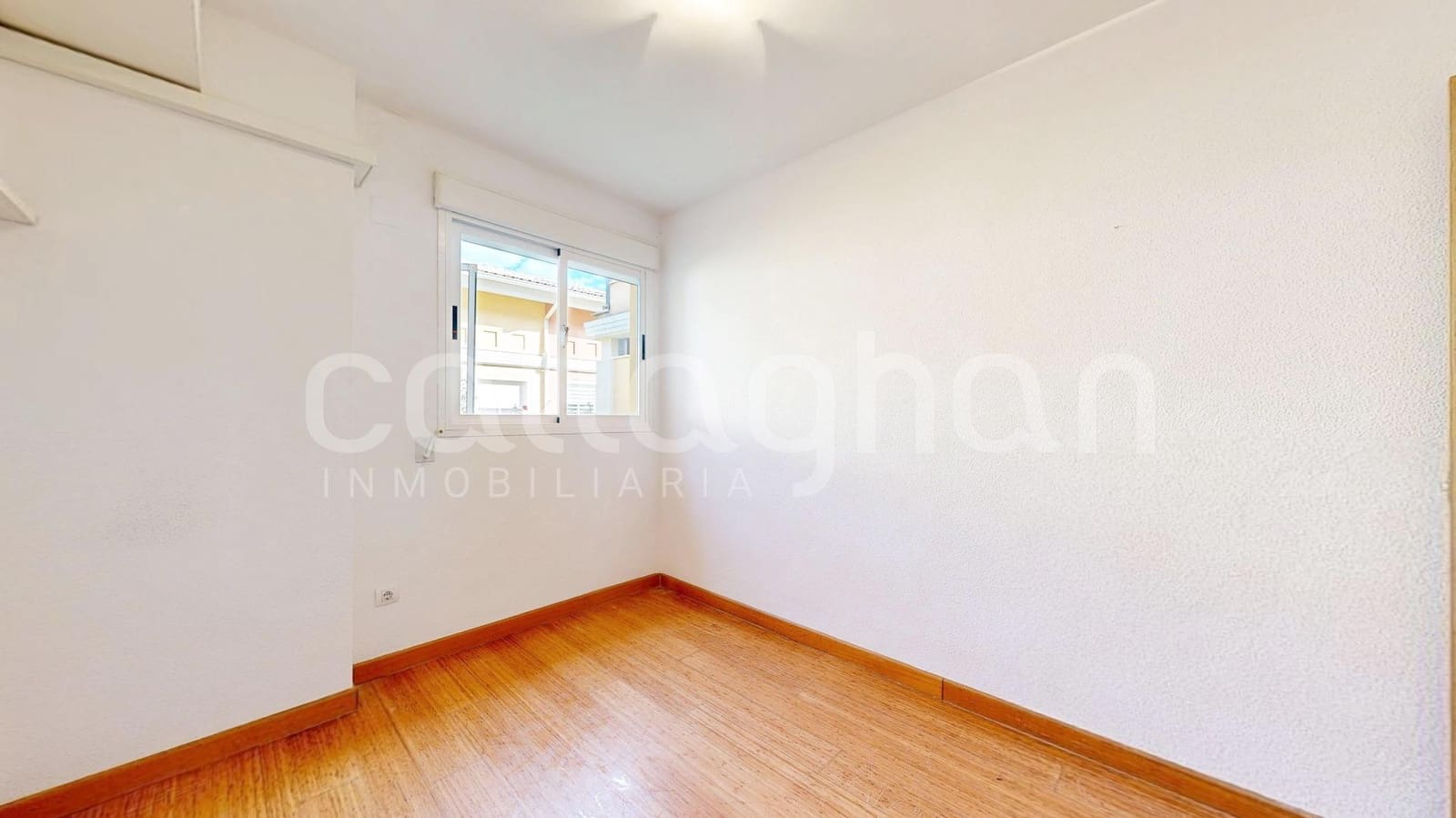 2 bedroom Flat for sale in Chiva with pool garage - € 249,000 (Ref: 9839511)