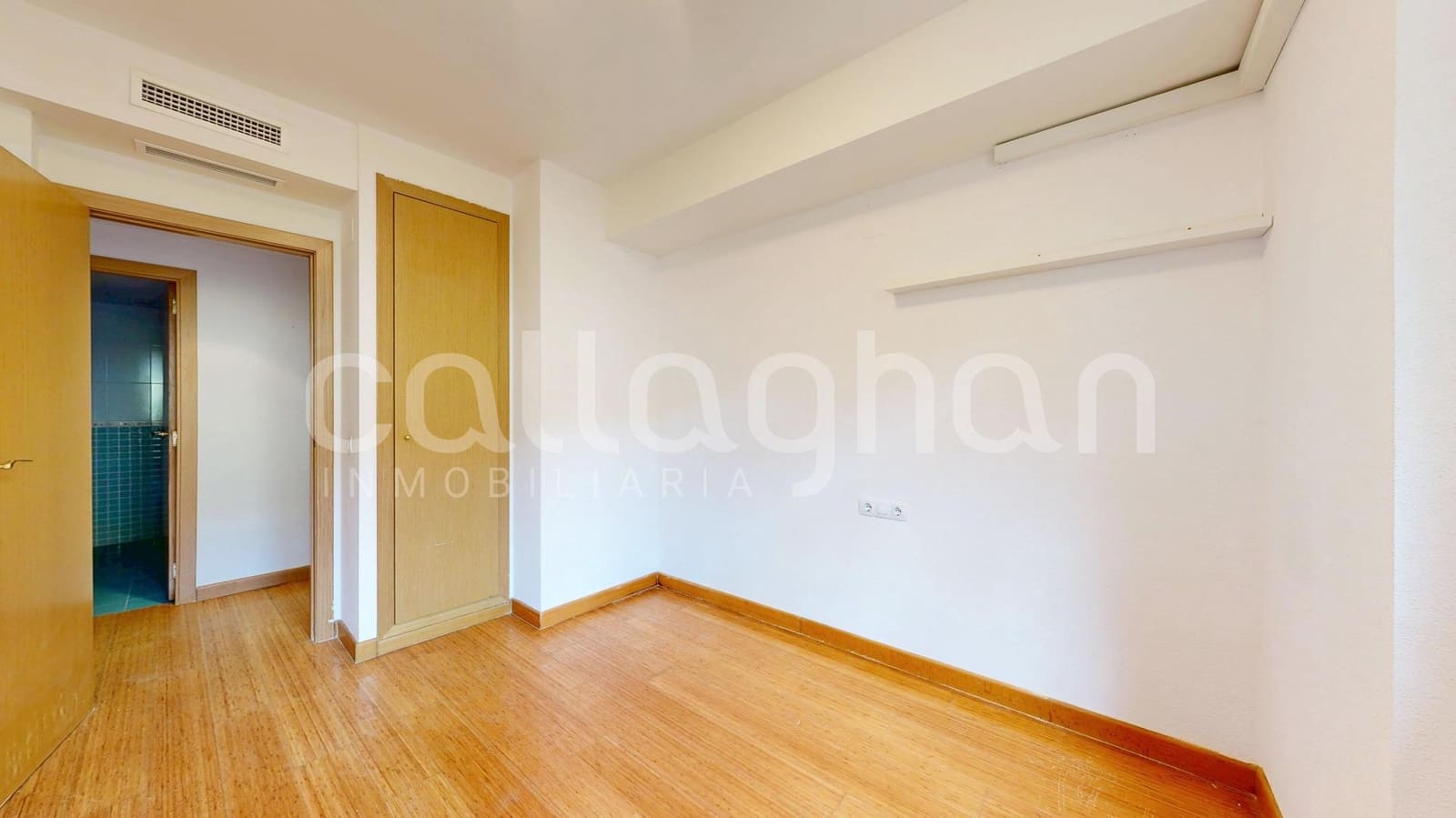 2 bedroom Flat for sale in Chiva with pool garage - € 249,000 (Ref: 9839511)